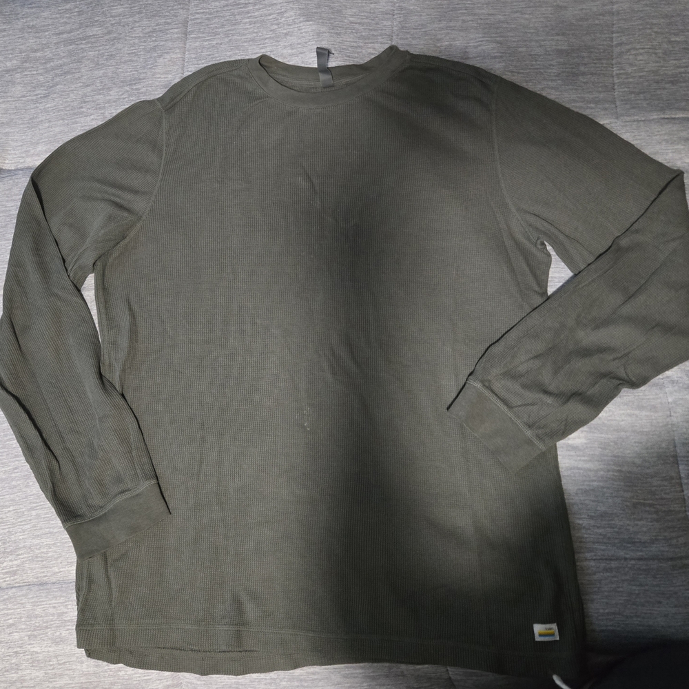 Vuori Men's Long Sleeve Shirt in Dark Olive. Lightly Worn Knitted Fabric